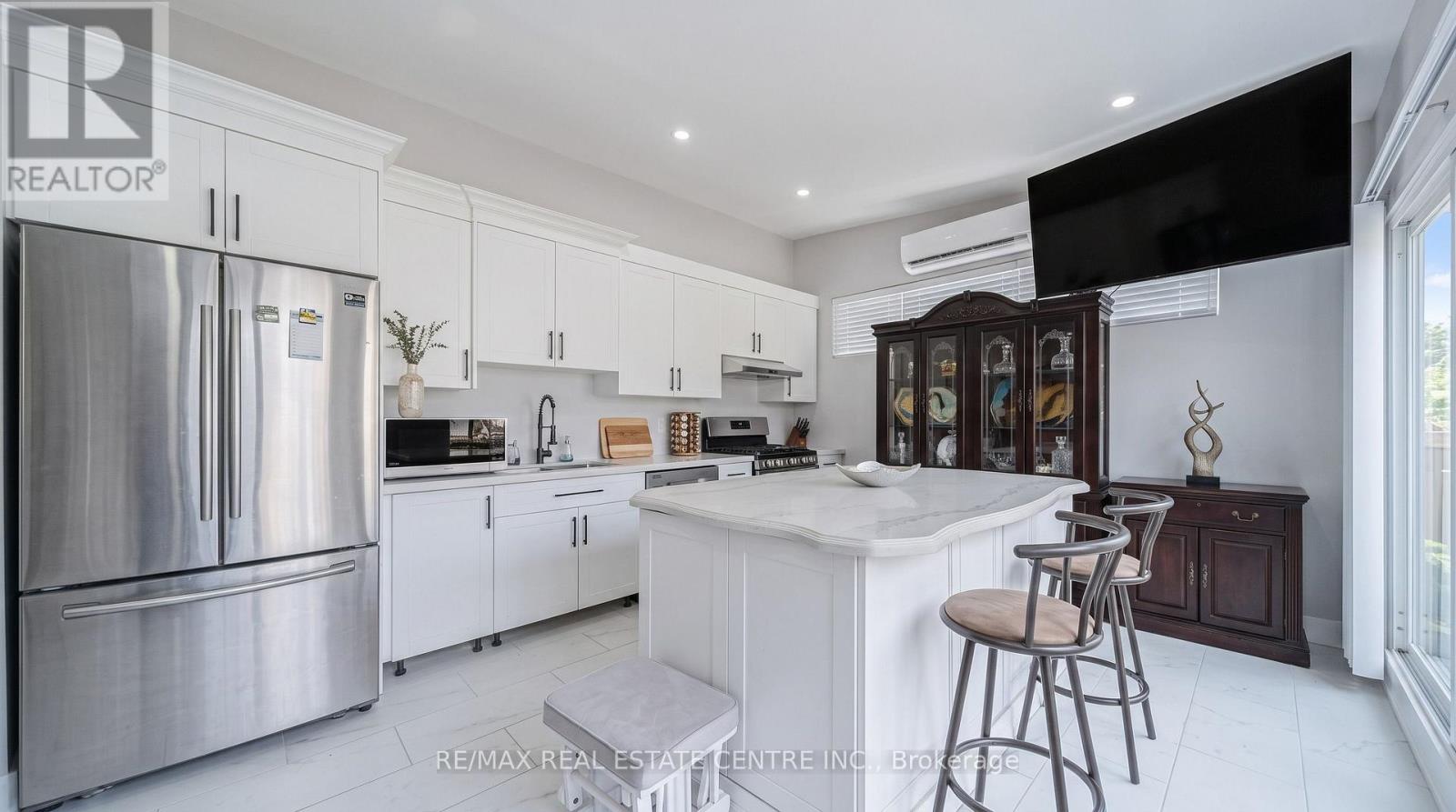 22 NEAMES CRESCENT - 12