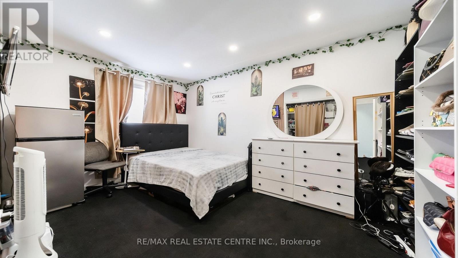 22 NEAMES CRESCENT - 16