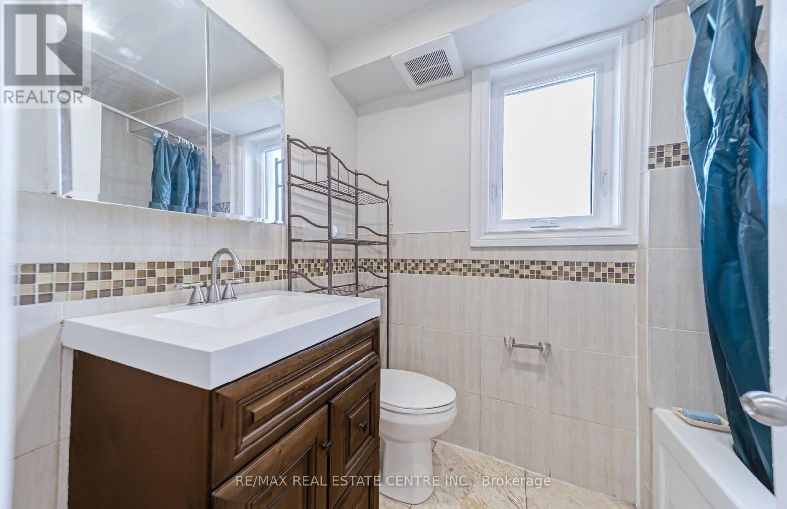 22 NEAMES CRESCENT - 18