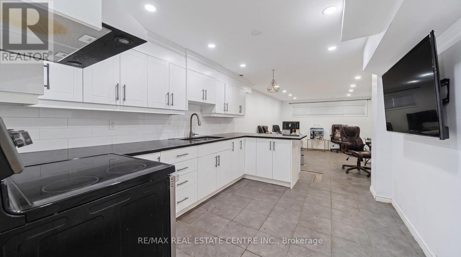 22 NEAMES CRESCENT - 21