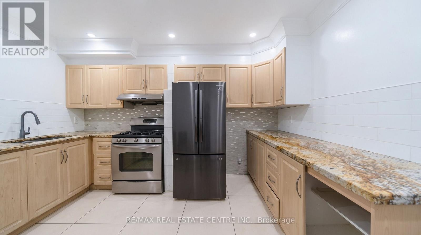22 NEAMES CRESCENT - 5