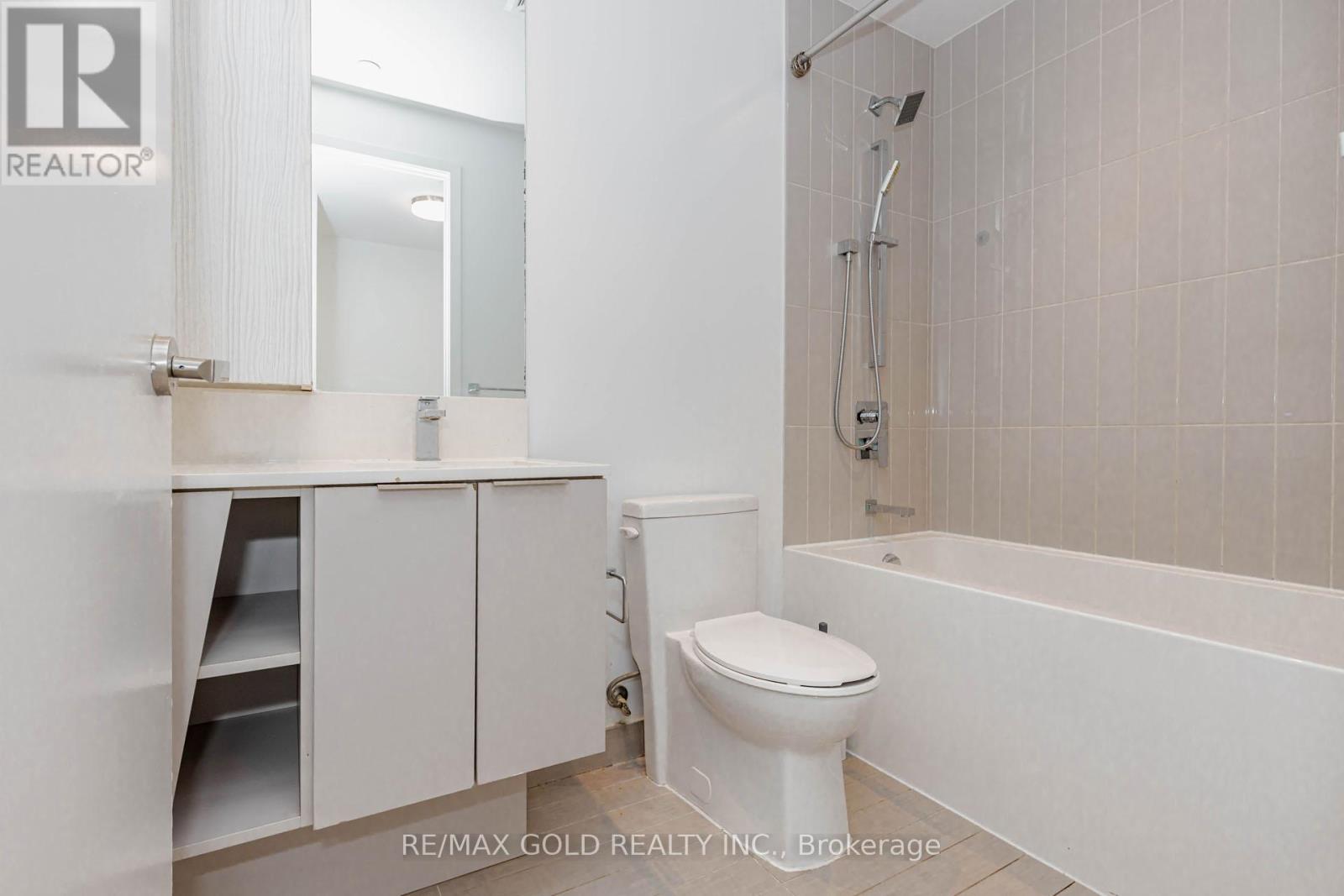 #809 3900 CONFEDERATION PARKWAY - 33