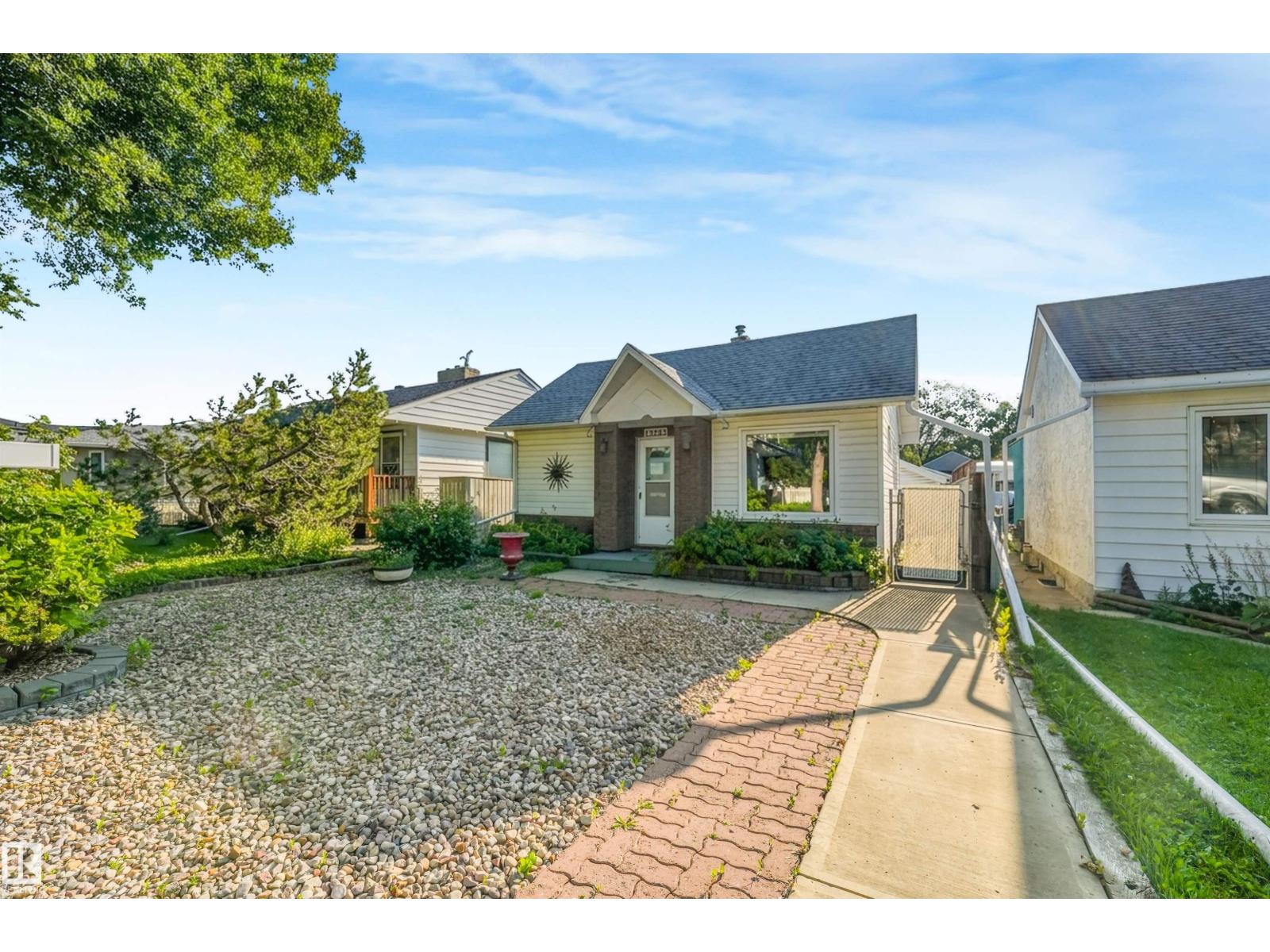 12209 94 ST NW - 37