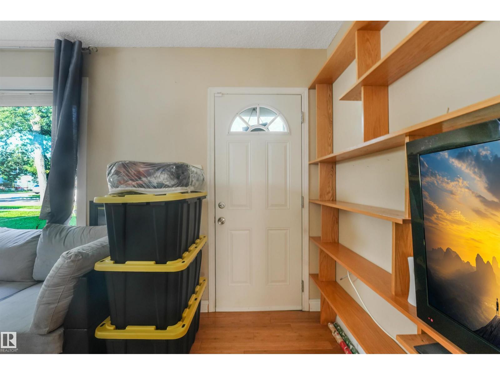 12209 94 ST NW - Image 4