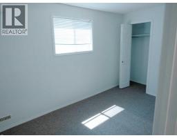 64 Valleyview Drive Sw, Medicine Hat, AB T1A8N6 Photo 16