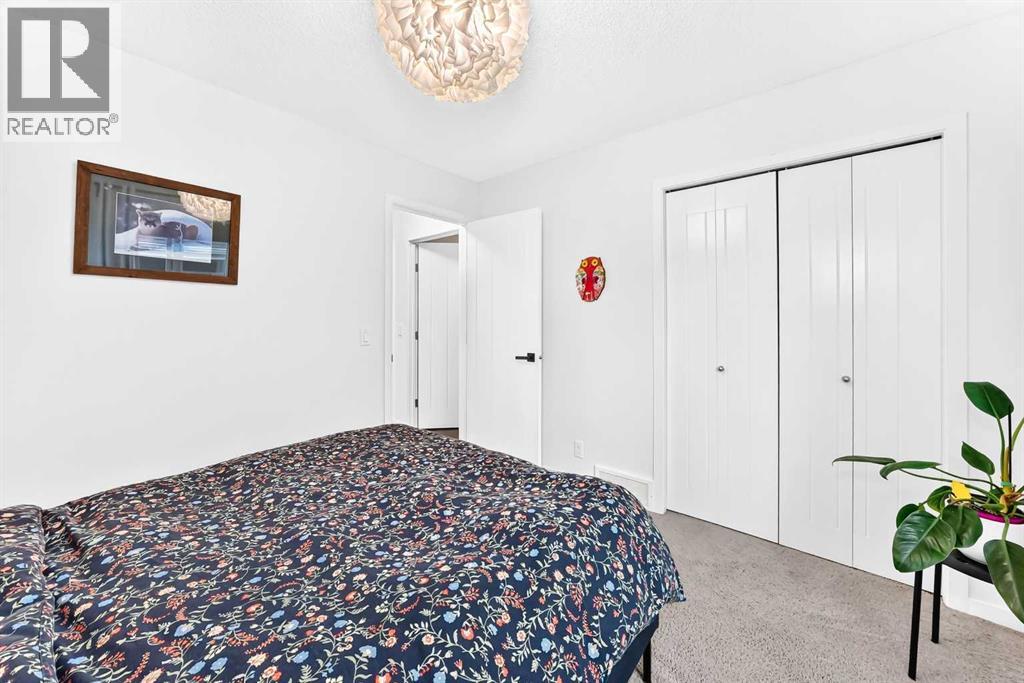 64 Sunset Square - Image 21