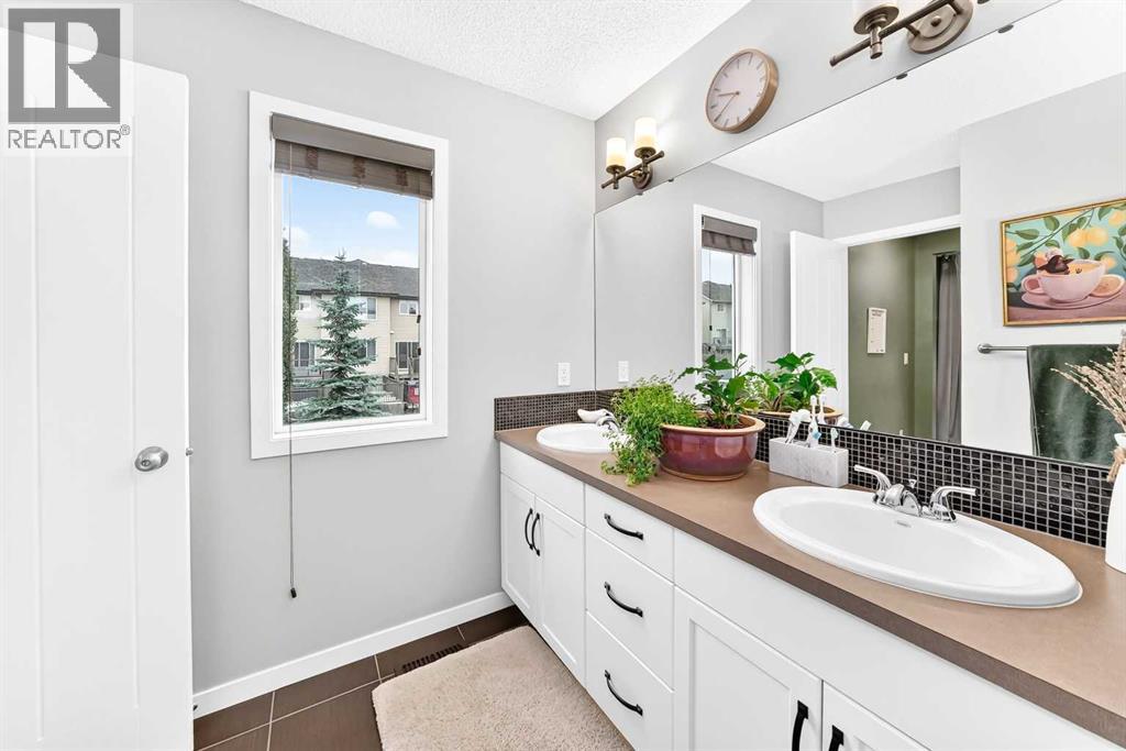 64 Sunset Square - Image 18