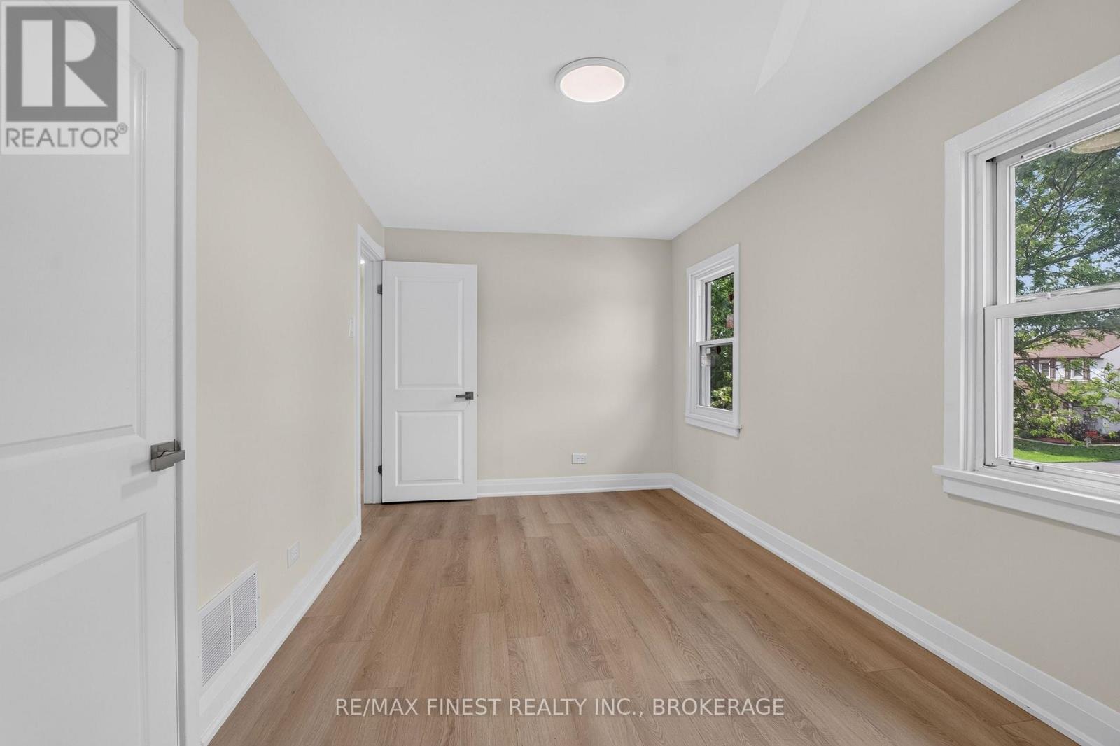 17 LONDON AVENUE - 23