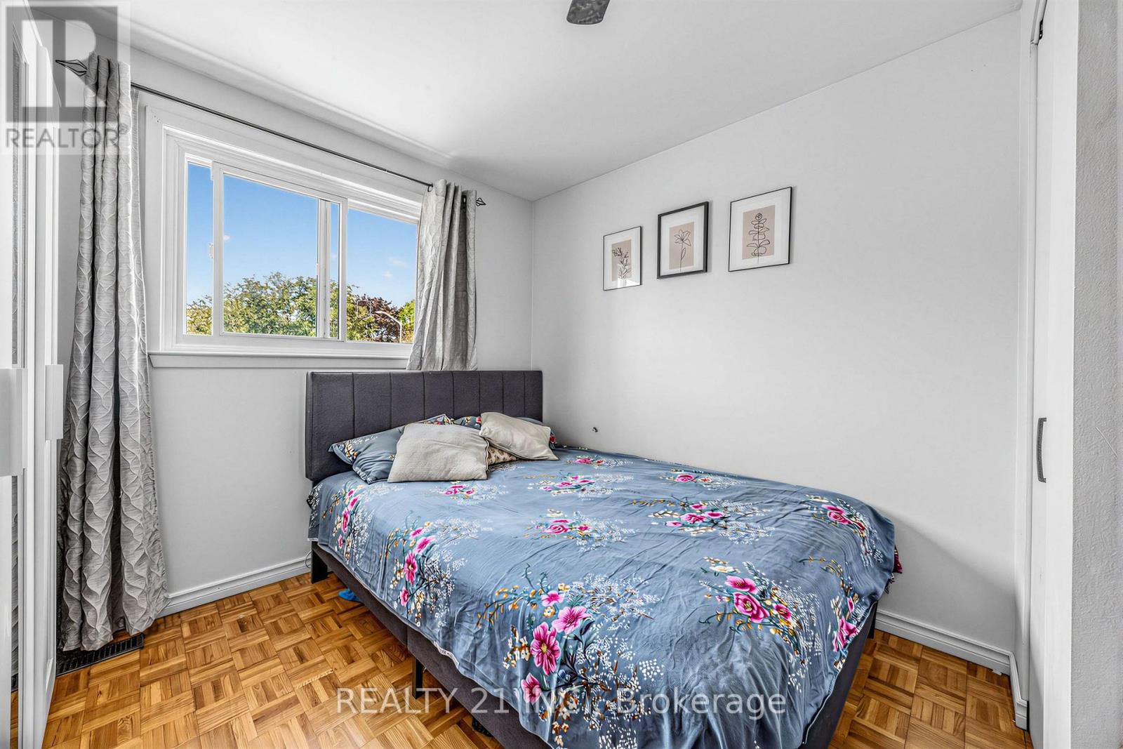 376 VANCOUVER CRESCENT - 11