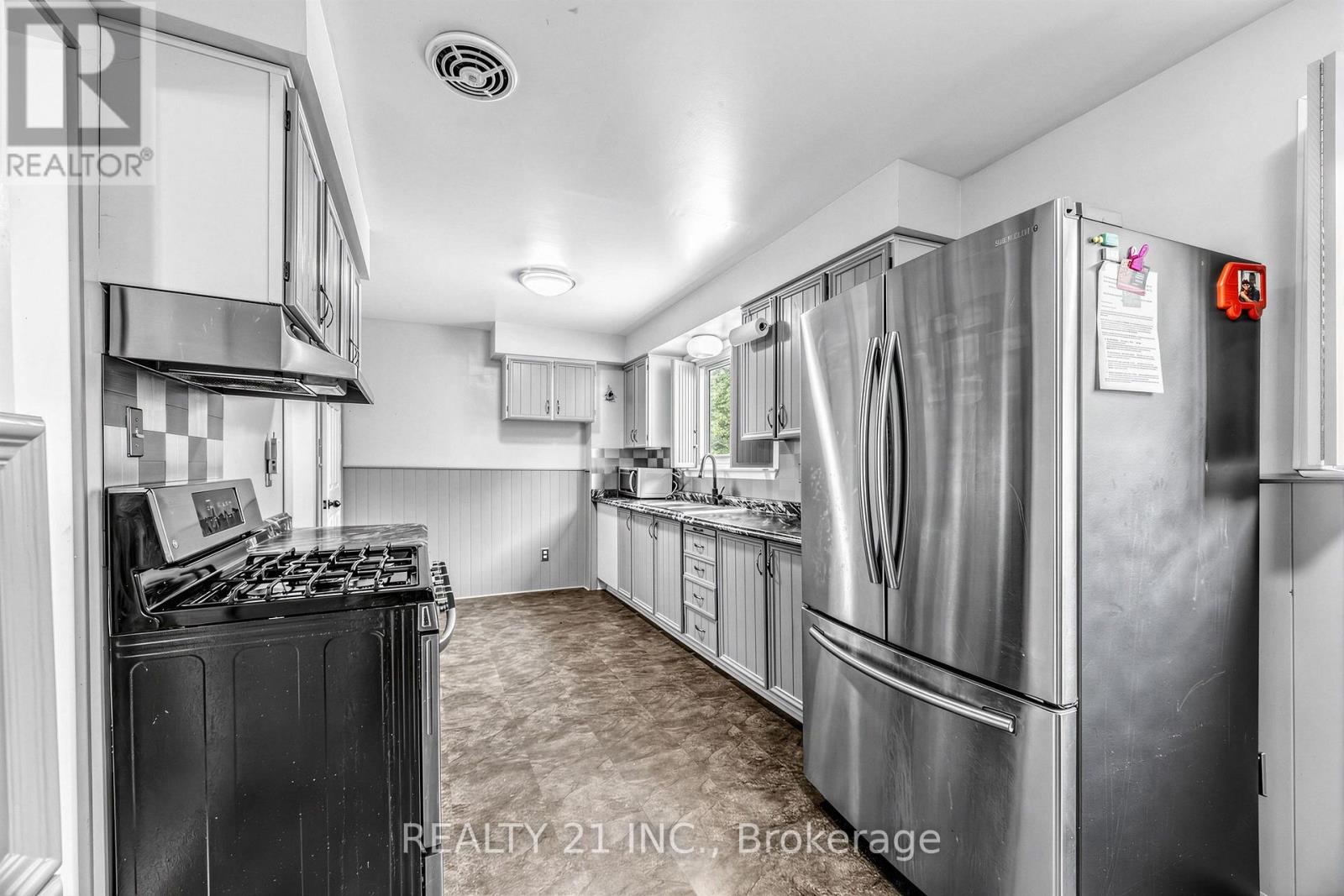 376 VANCOUVER CRESCENT - Image 17