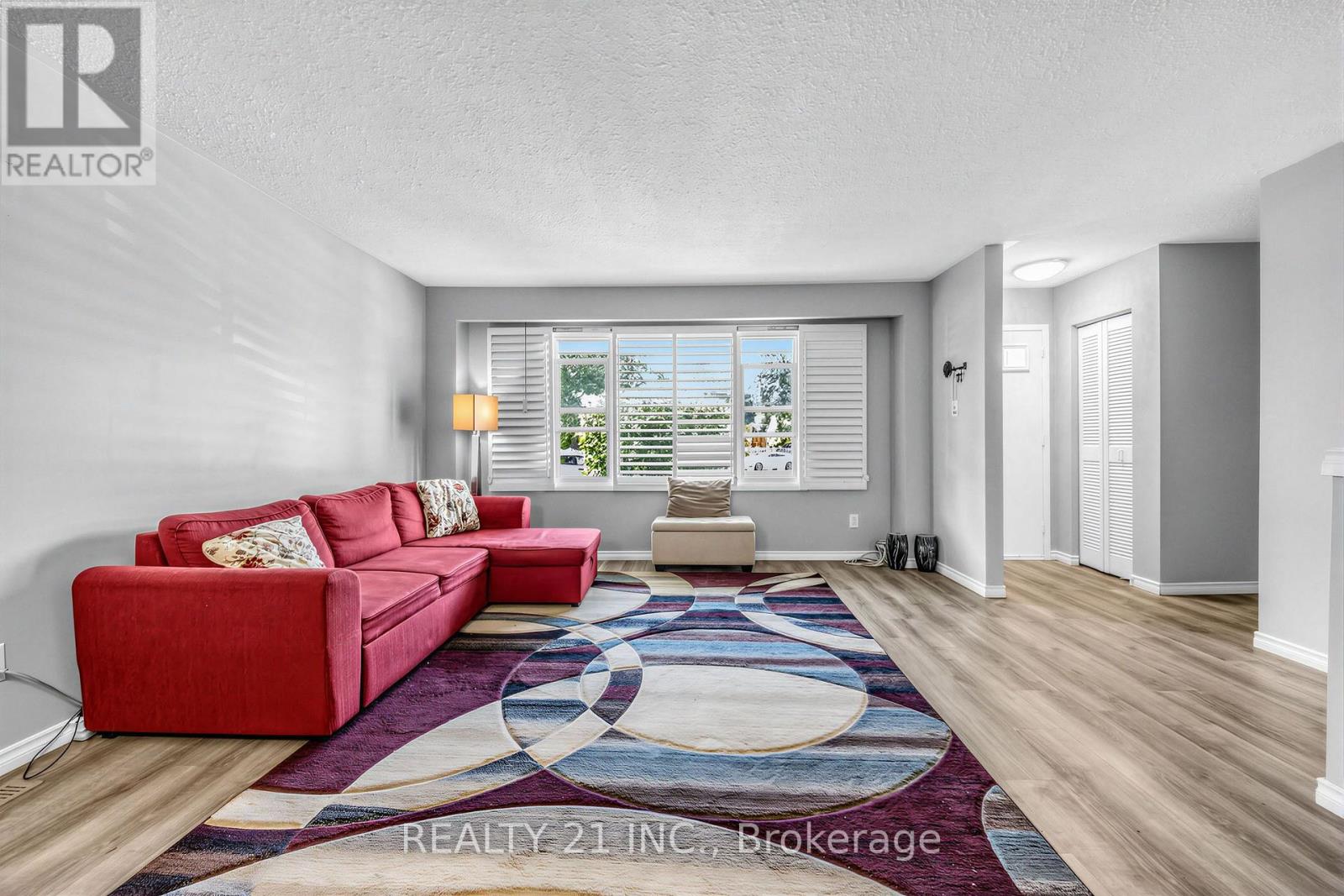 376 VANCOUVER CRESCENT - 3