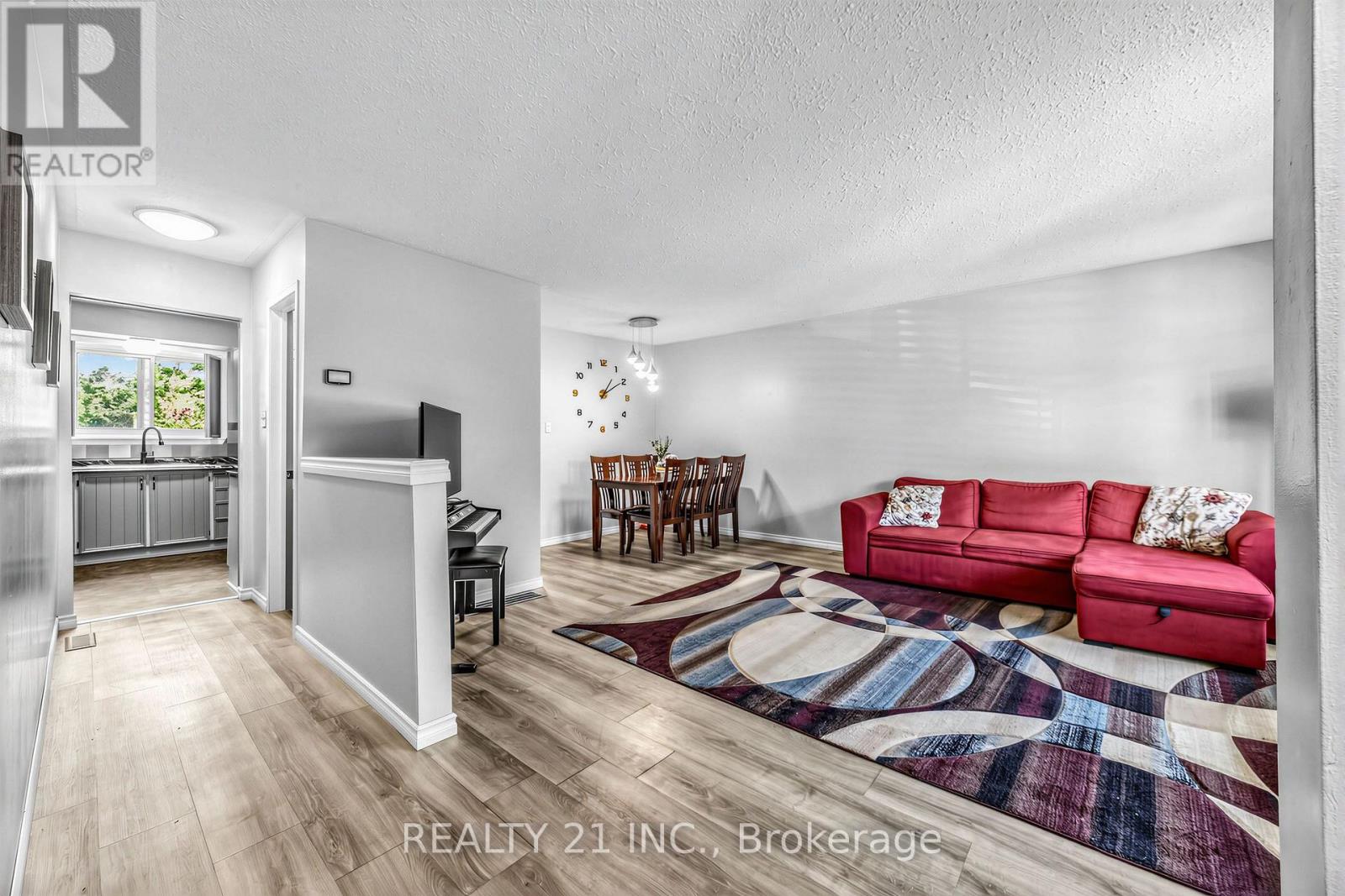 376 VANCOUVER CRESCENT - 8