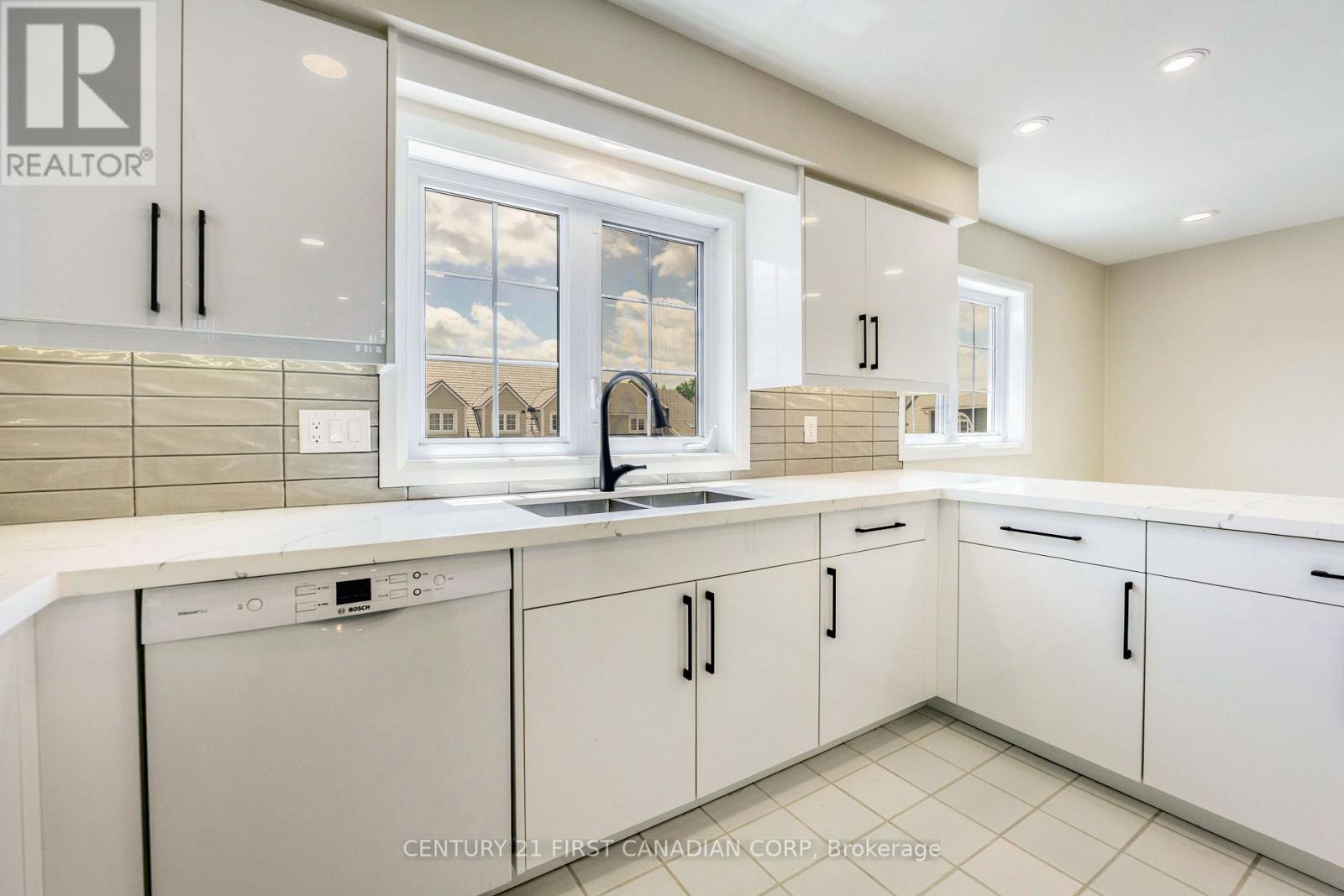 #W45 1500 VENETIAN BOULEVARD - 23