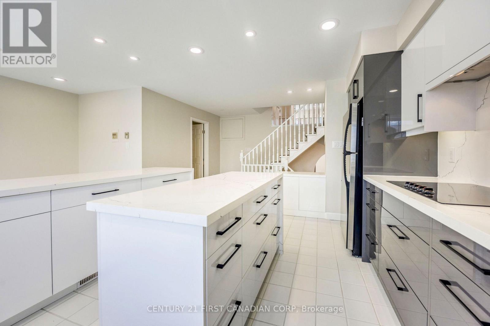 #W45 1500 VENETIAN BOULEVARD - 25