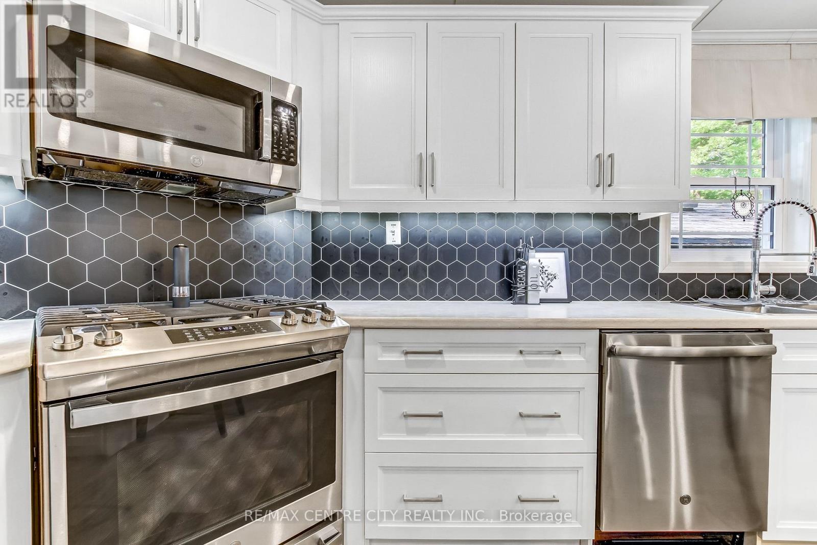 #30 22790 AMIENS ROAD - Image 9