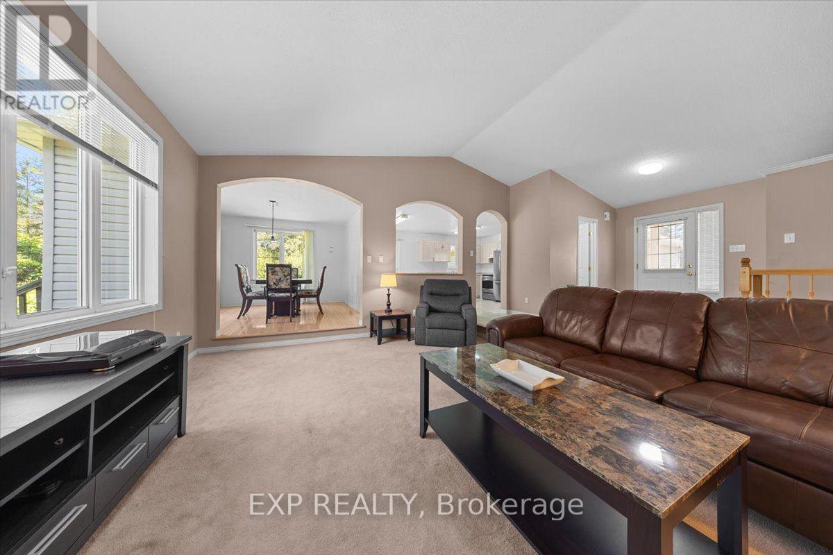 2 Bed, 3 Bath House for Sale in Ottawa – 113 GREY FOX DRIVE, Ottawa – MLS# X13682134 - Image 11