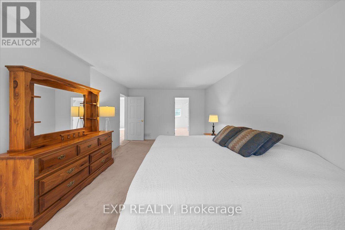 2 Bed, 3 Bath House for Sale in Ottawa – 113 GREY FOX DRIVE, Ottawa – MLS# X13682134 - Image 23