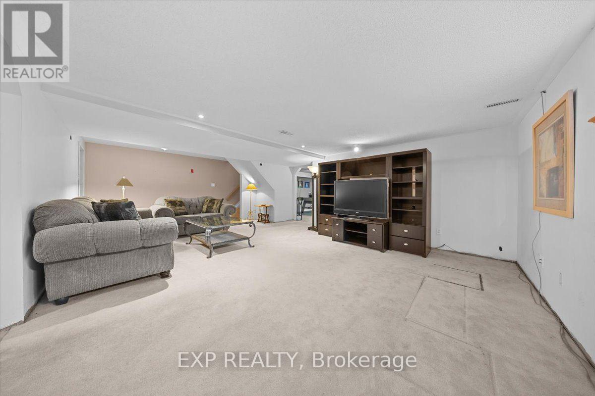2 Bed, 3 Bath House for Sale in Ottawa – 113 GREY FOX DRIVE, Ottawa – MLS# X13682134 - Image 34