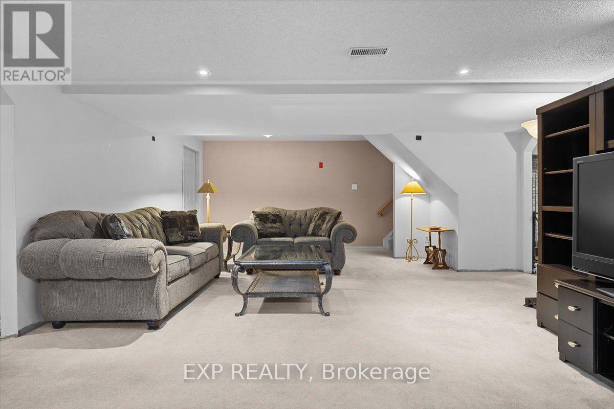 2 Bed, 3 Bath House for Sale in Ottawa – 113 GREY FOX DRIVE, Ottawa – MLS# X13682134 - Image 35
