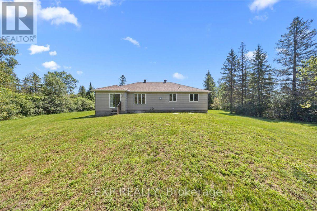 113 GREY FOX DRIVE - 42