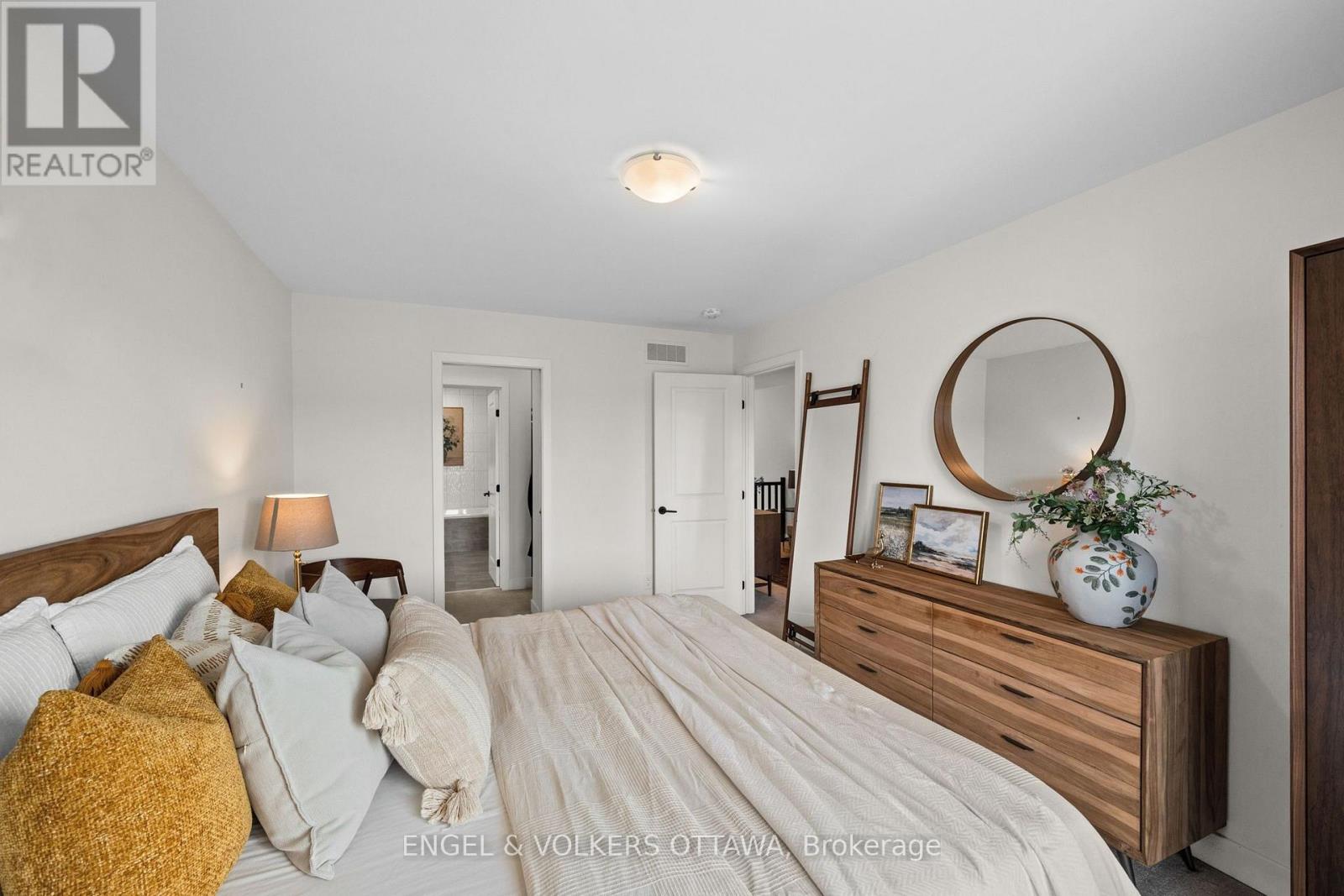 4 Bed, 3 Bath House for Sale in Ottawa – 167 LONGWORTH AVENUE, Ottawa – MLS# X13682204 - Image 13