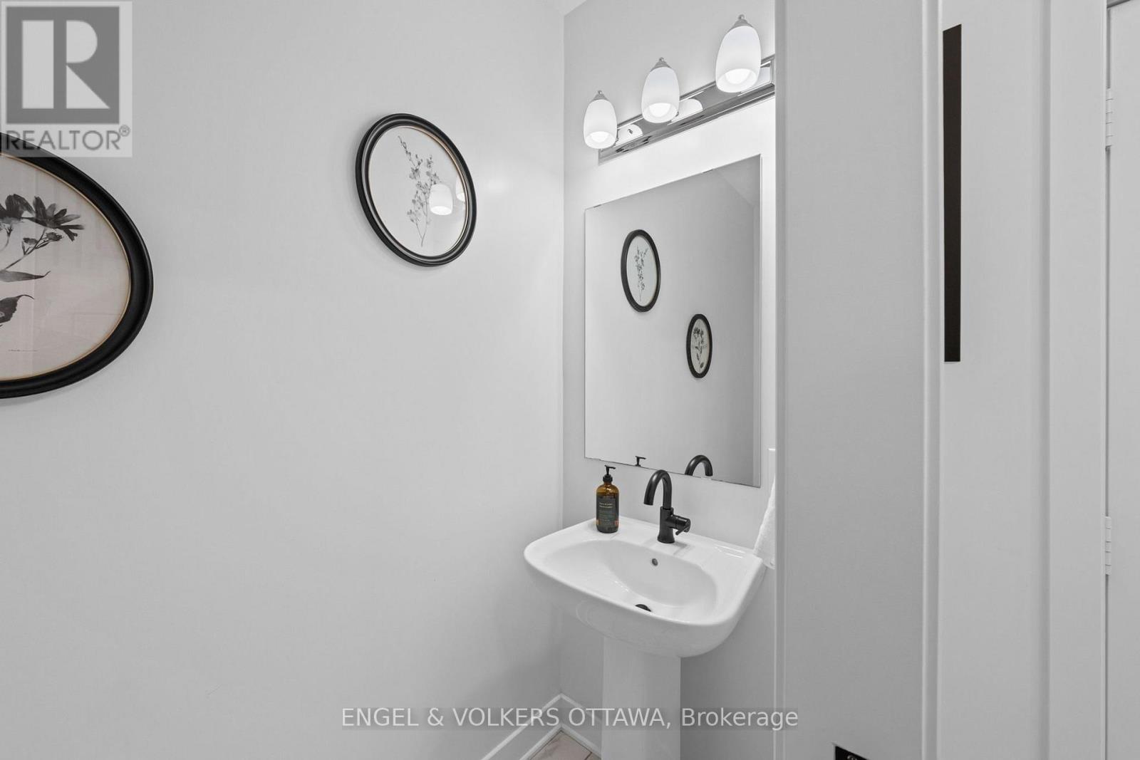 4 Bed, 3 Bath House for Sale in Ottawa – 167 LONGWORTH AVENUE, Ottawa – MLS# X13682204 - Image 9