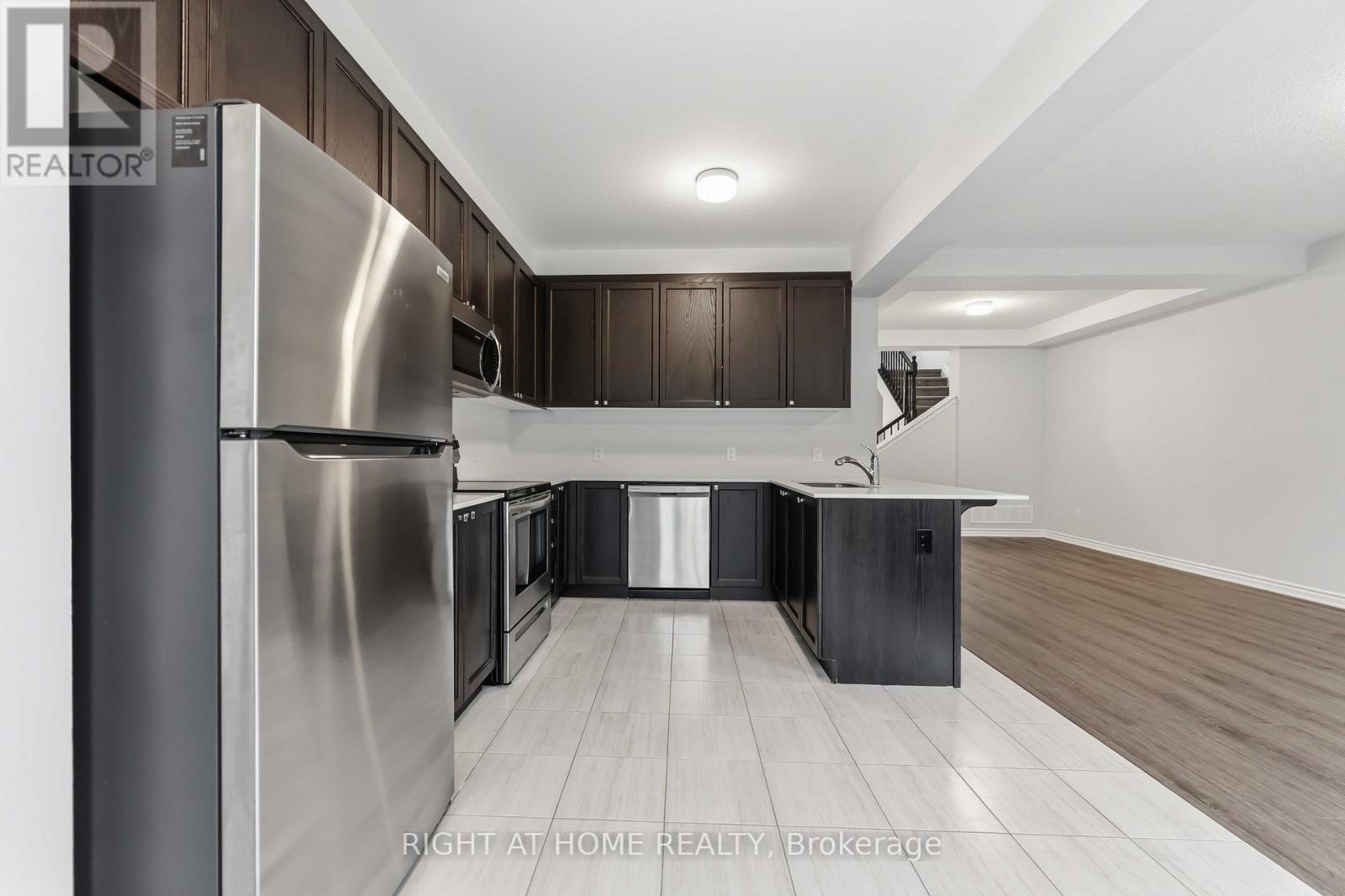 709 DERREEN AVENUE - 12