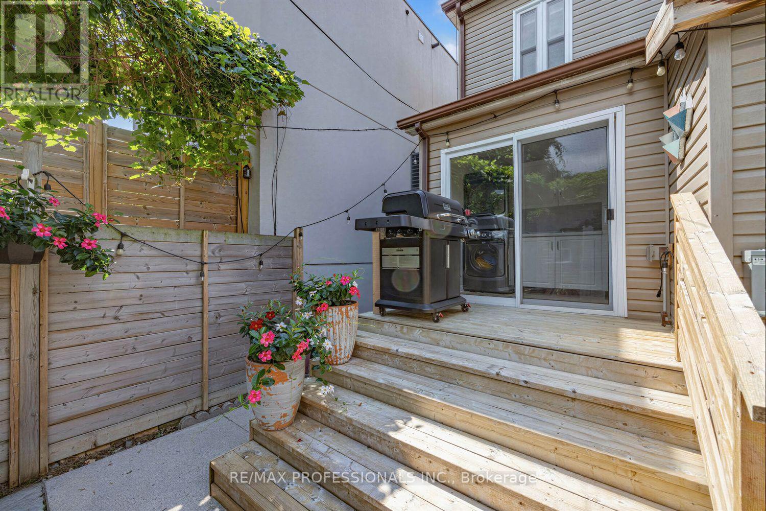 3 BLAKLEY AVENUE - 34