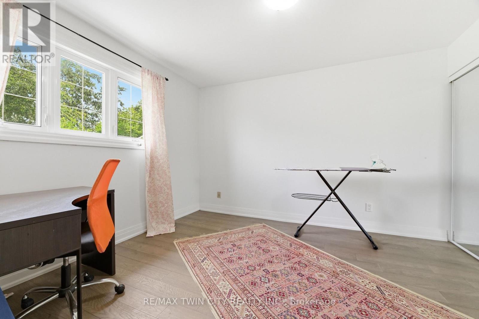 512 HAWTHORNE CRESCENT - 20