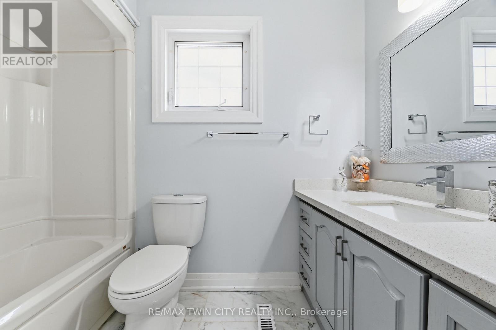 512 HAWTHORNE CRESCENT - 21