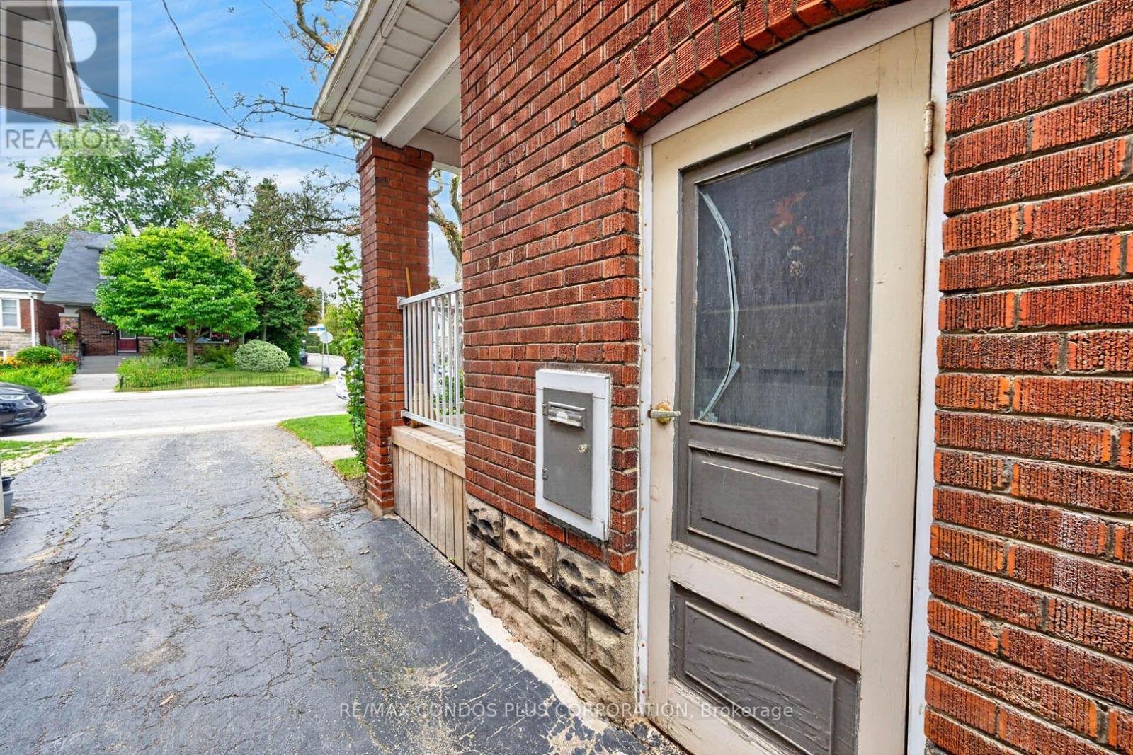 77 FIFTH STREET E - 21