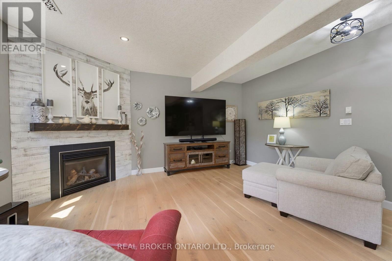 64 CARMICHAEL CRESCENT - Image 14