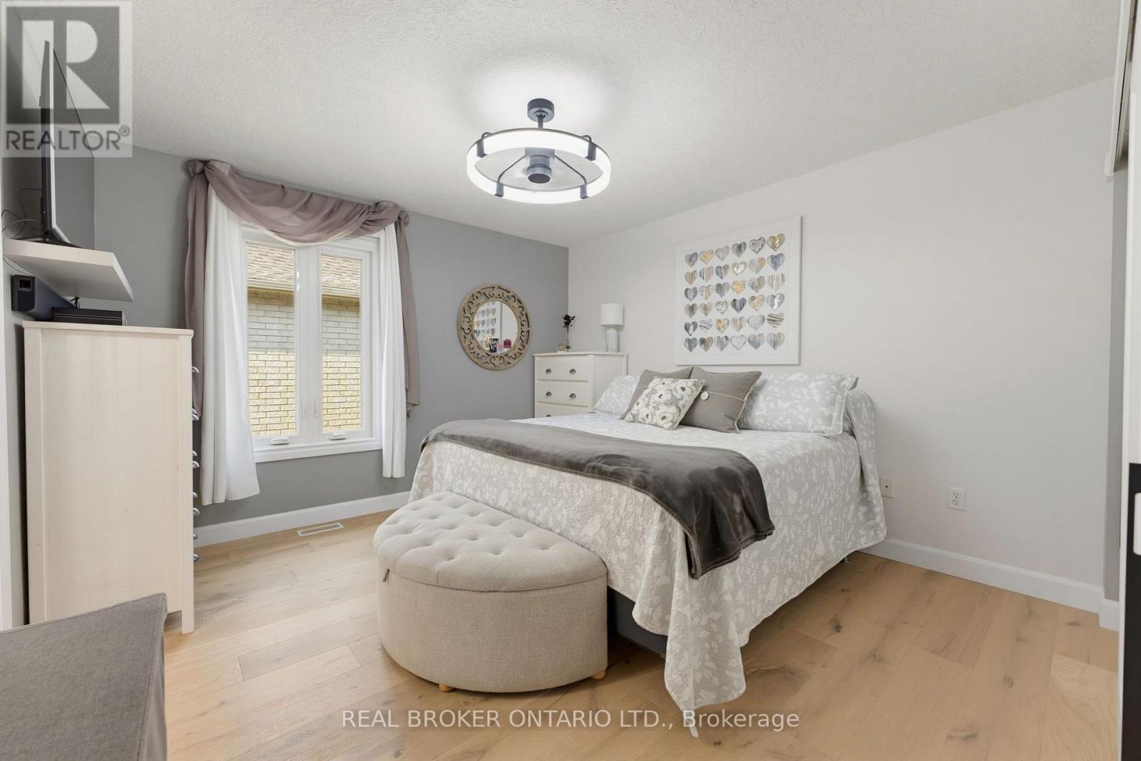 64 CARMICHAEL CRESCENT - Image 20