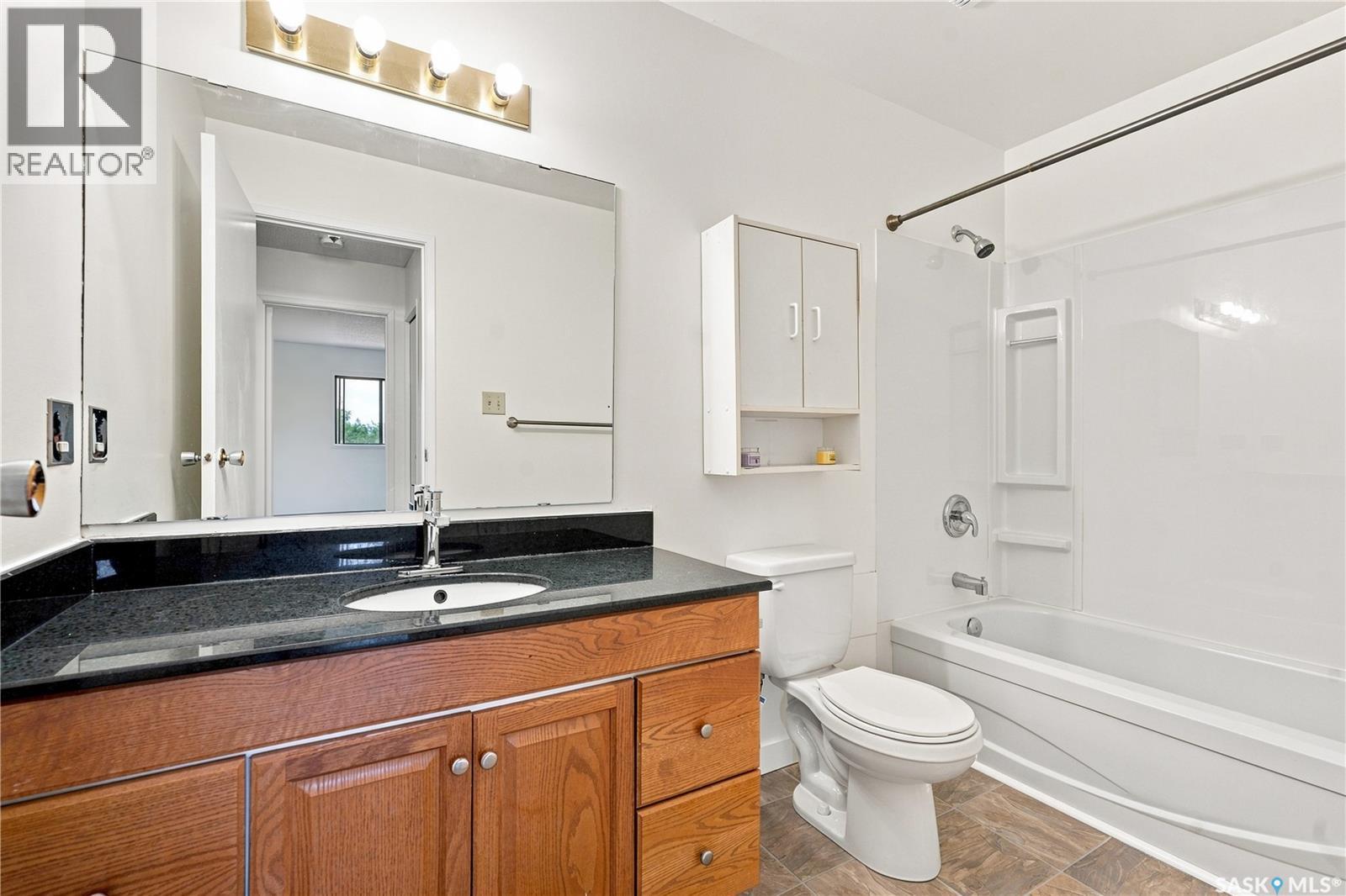 #302 345 Kingsmere BOULEVARD - 24