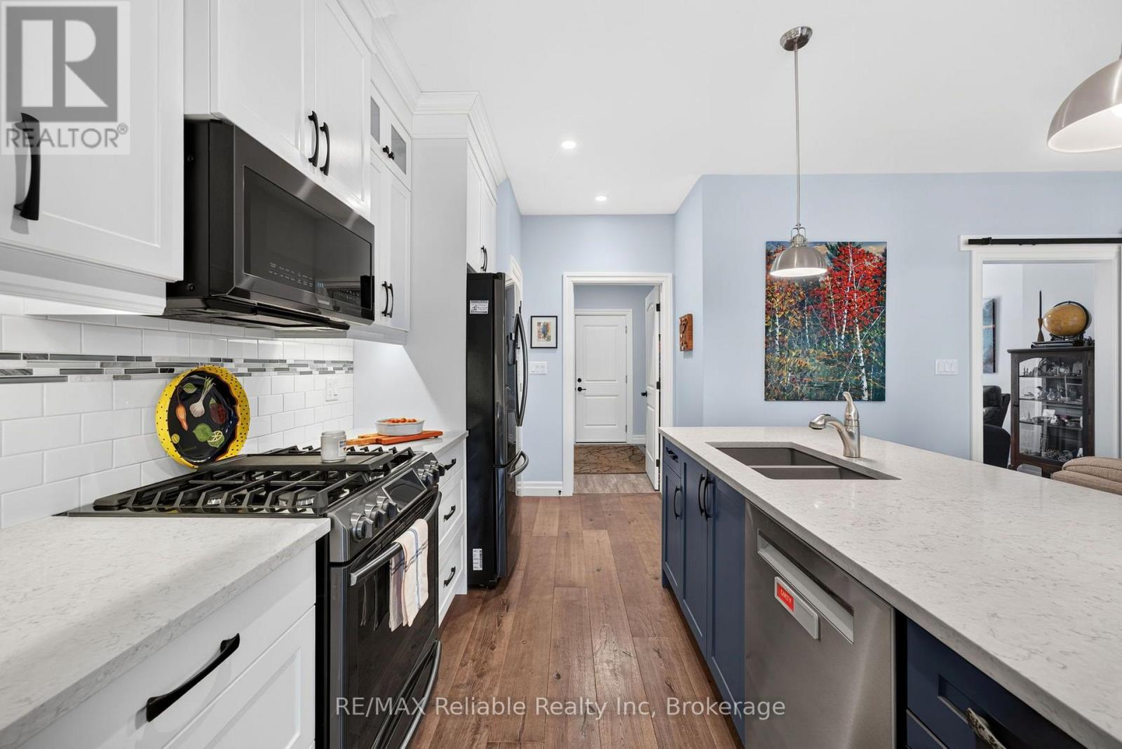 15 HARBOUR COURT - Image 19
