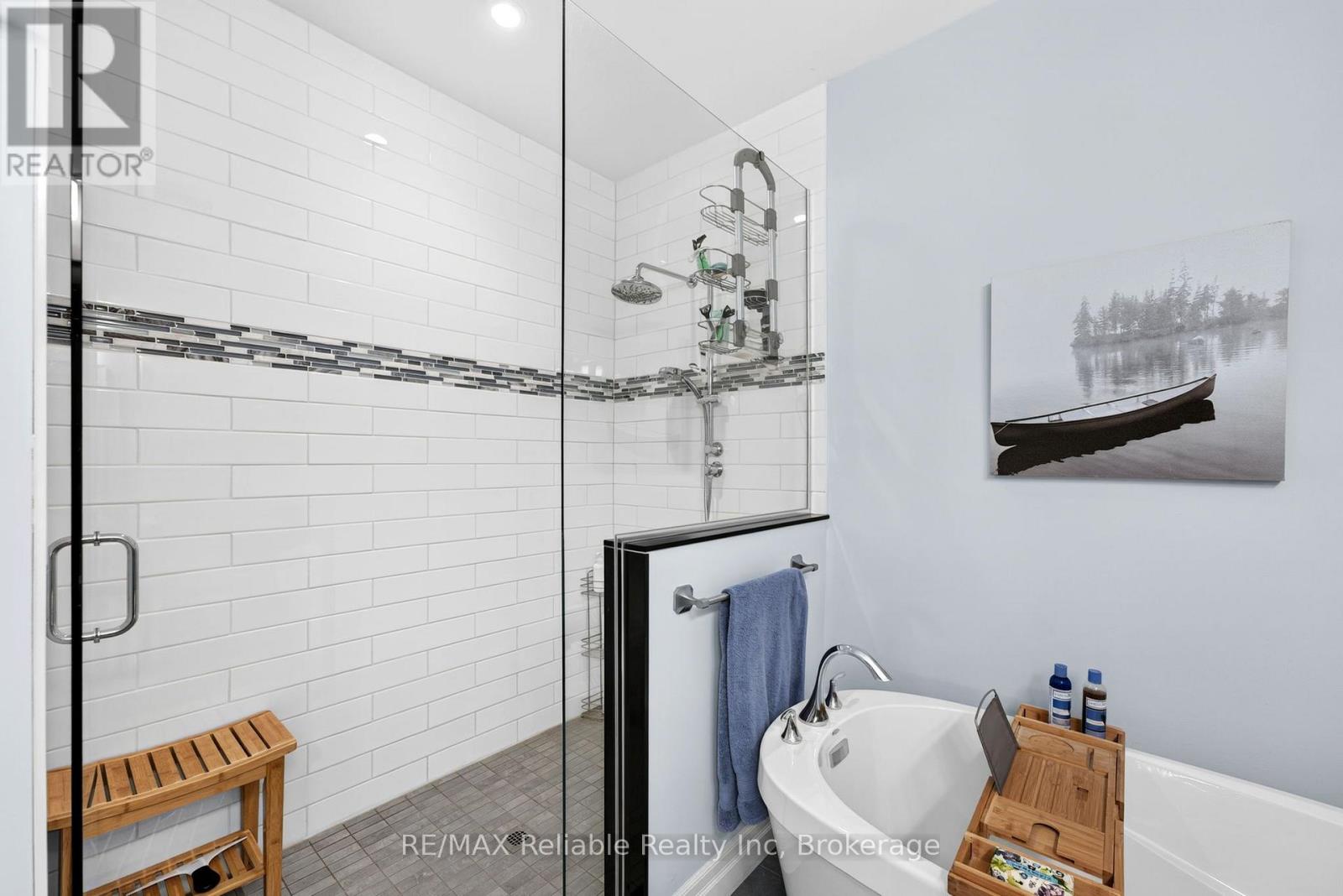 15 HARBOUR COURT - Image 33