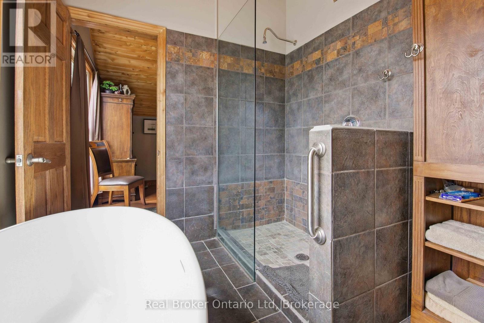 574 MALLORY BEACH ROAD - Image 18