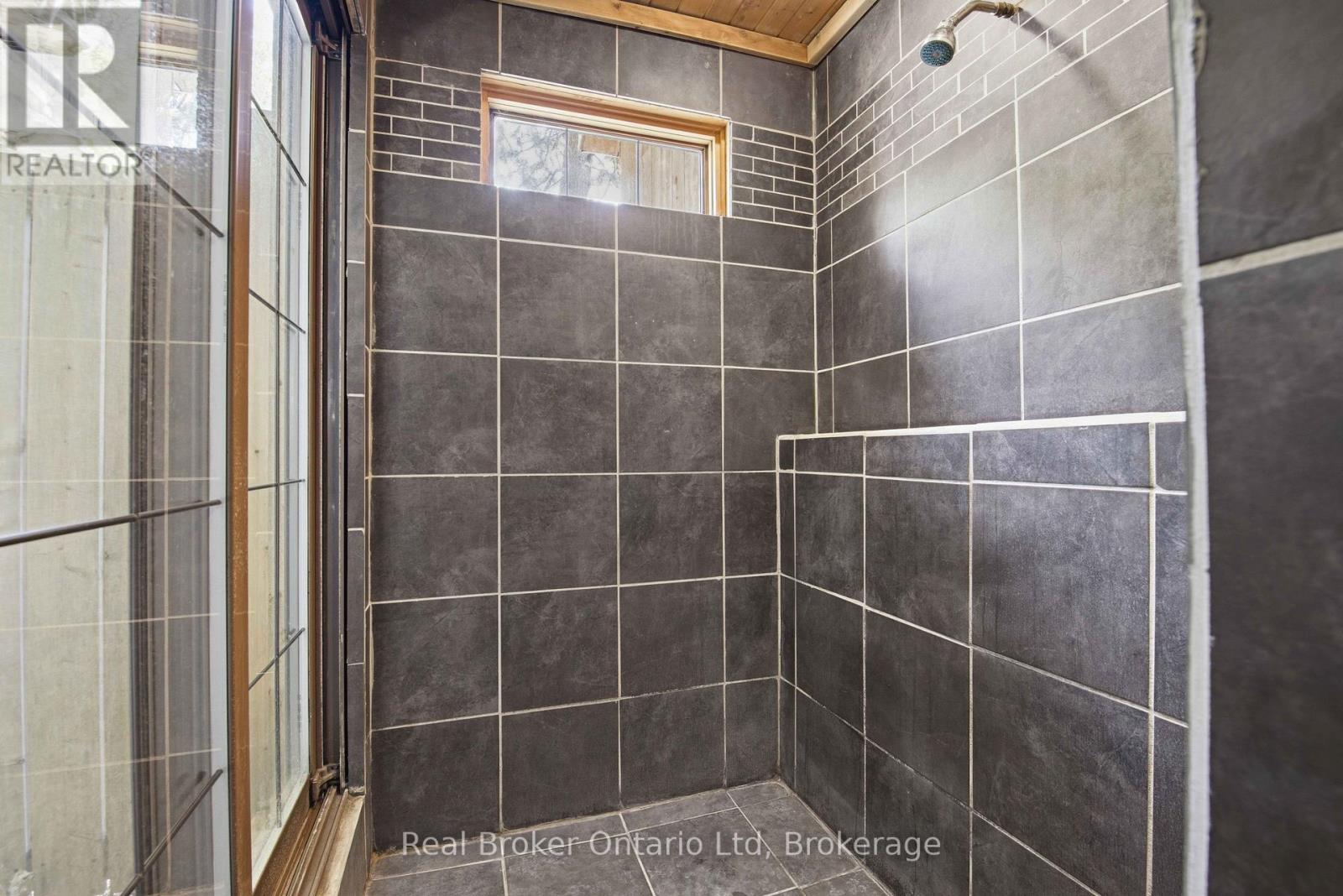 574 MALLORY BEACH ROAD - Image 35