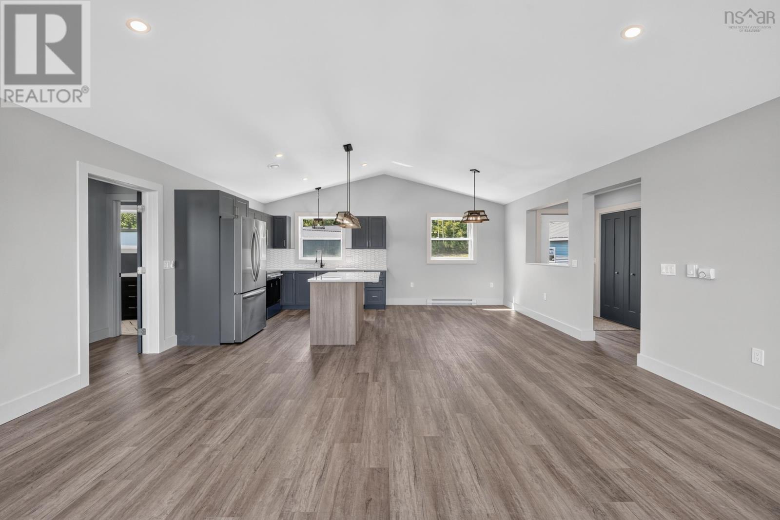 668 Whitman Road, Ward/Whitman - 22