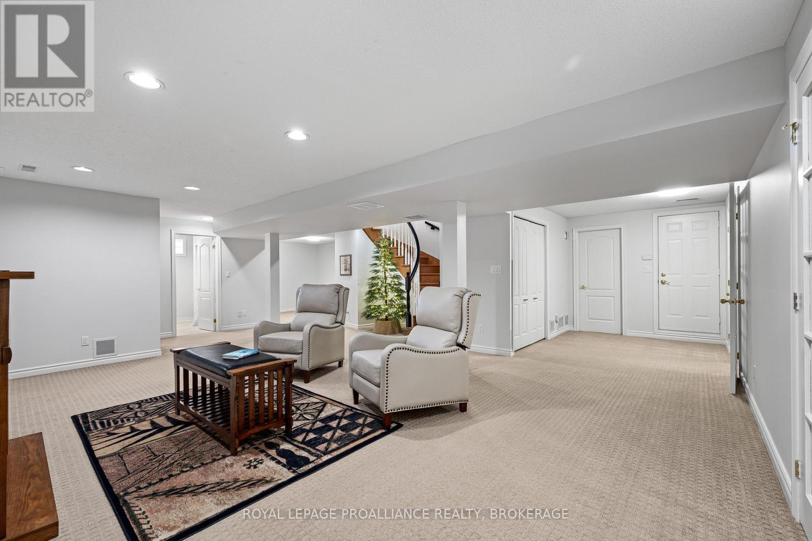 26 KENWOODS CIRCLE - Image 32