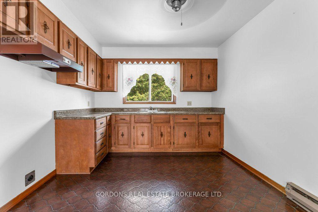 33 PLUM STREET - Image 13
