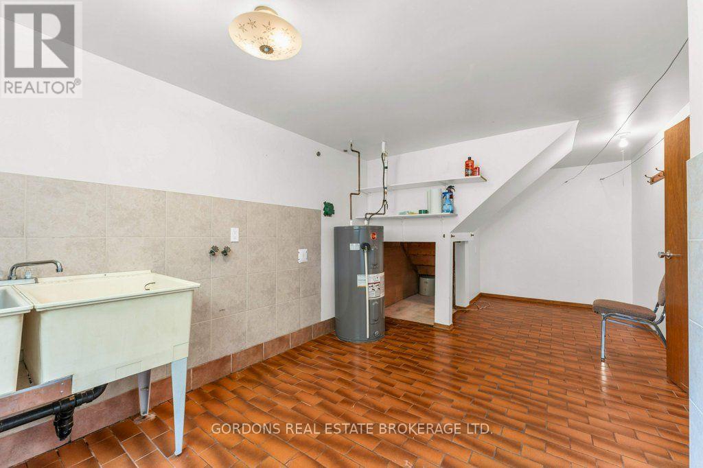 33 PLUM STREET - Image 44