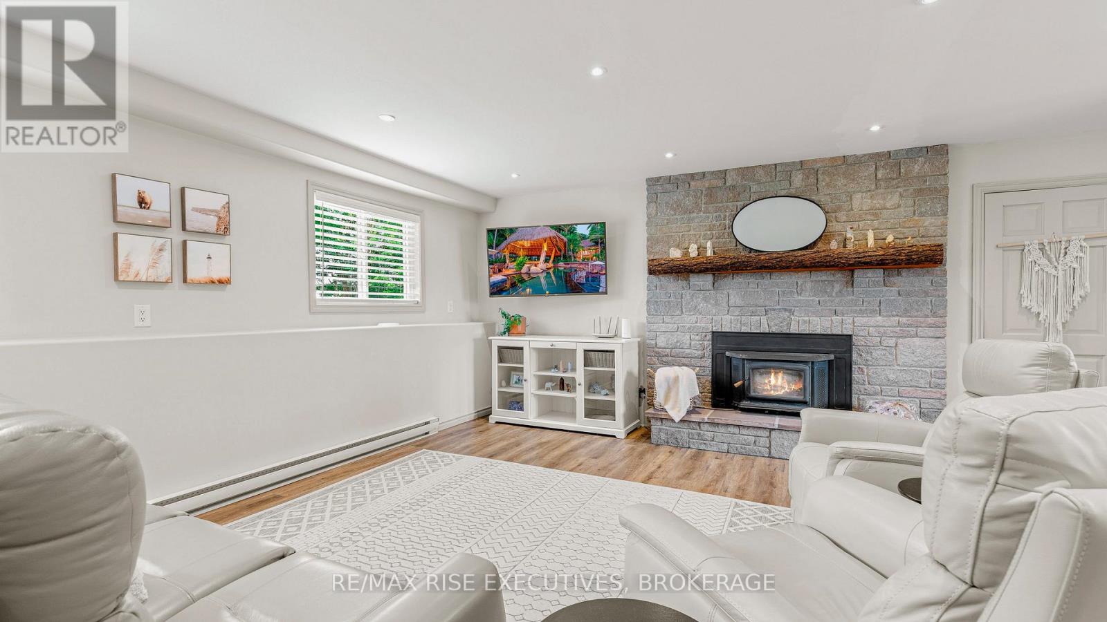 208 BACK STREET - Image 23