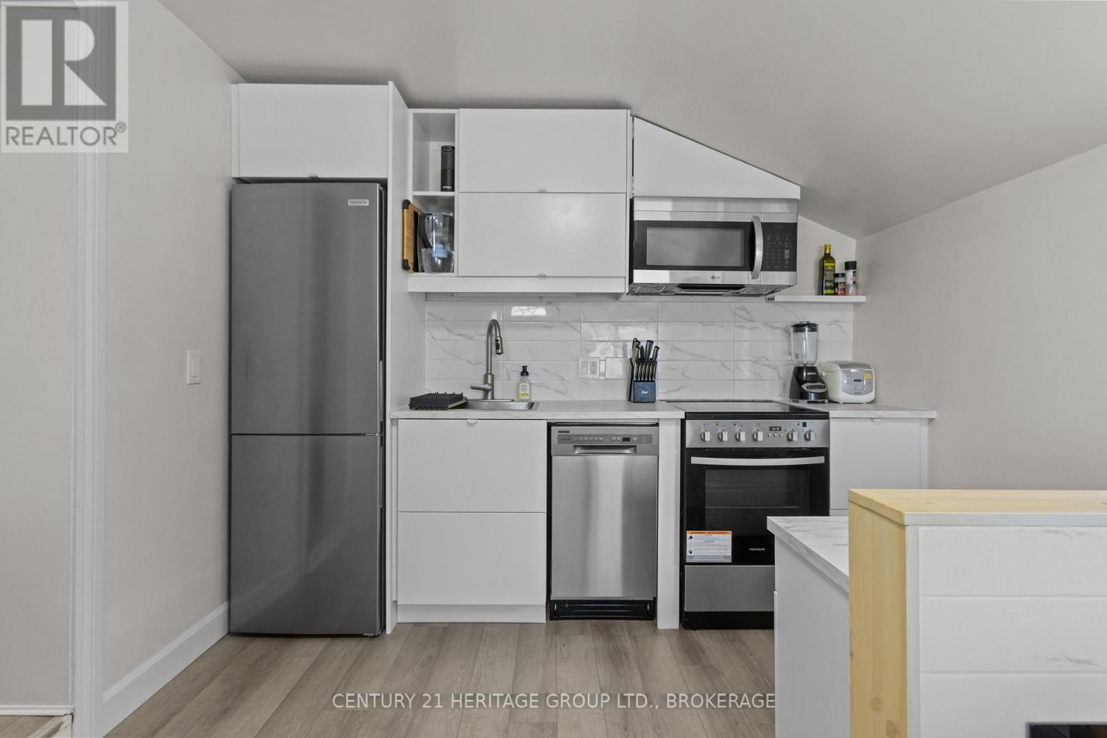 436 DIVISION STREET - 10