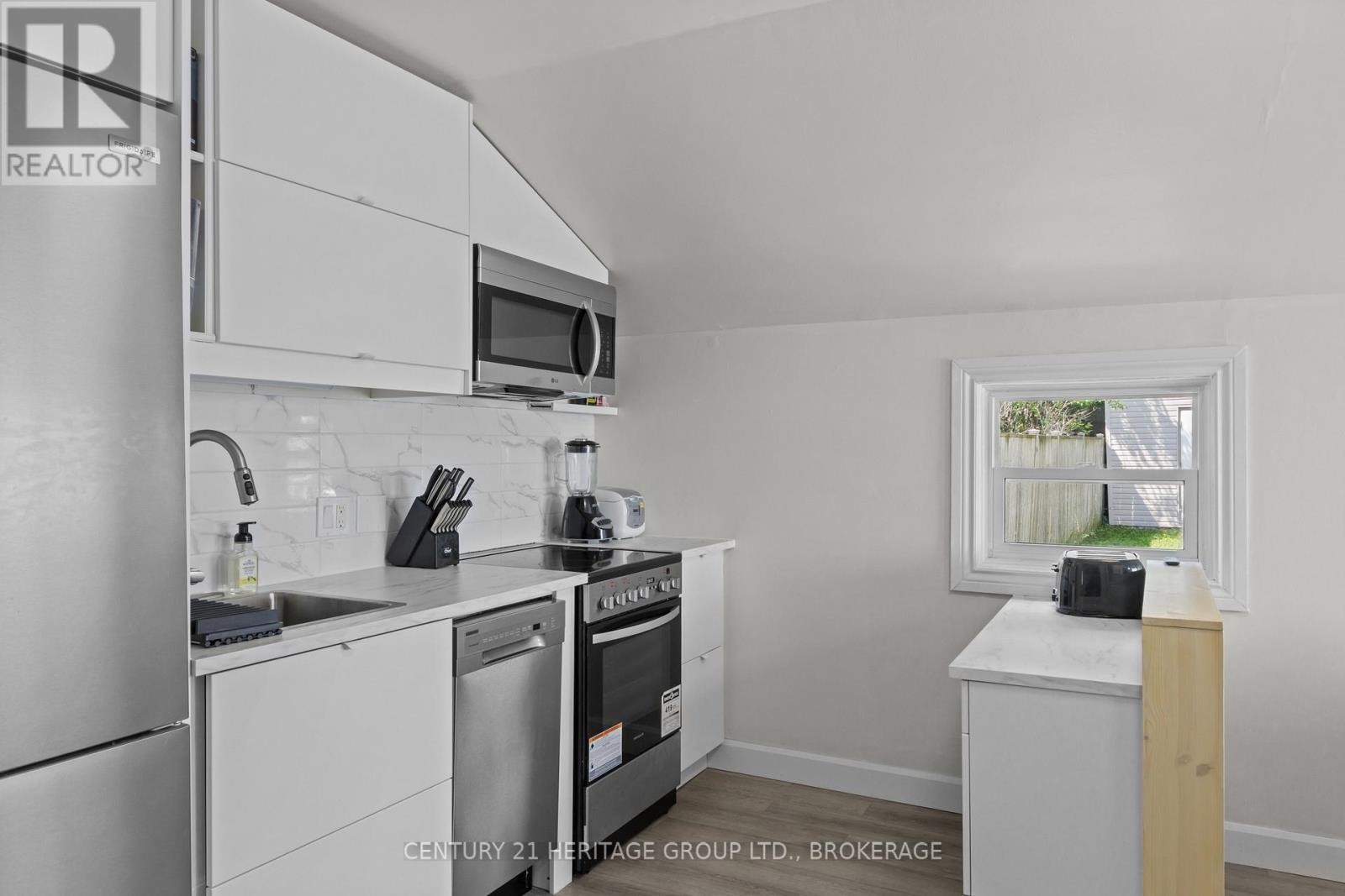 436 DIVISION STREET - 9