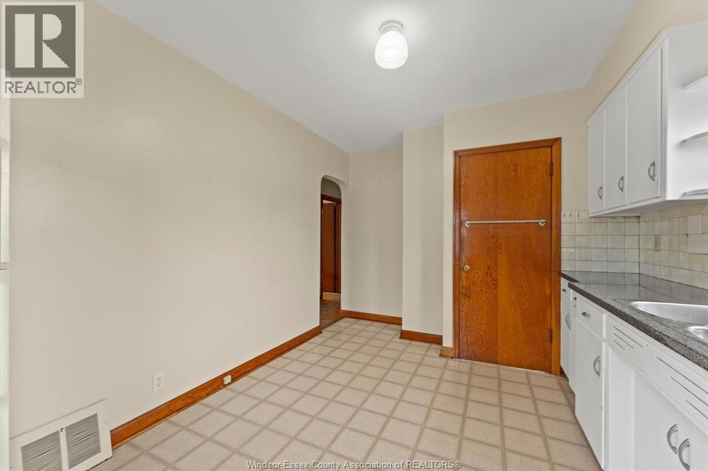 1226 SURREY DRIVE - Image 11