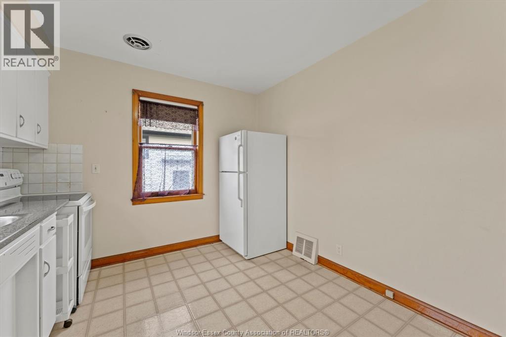 1226 SURREY DRIVE - Image 9