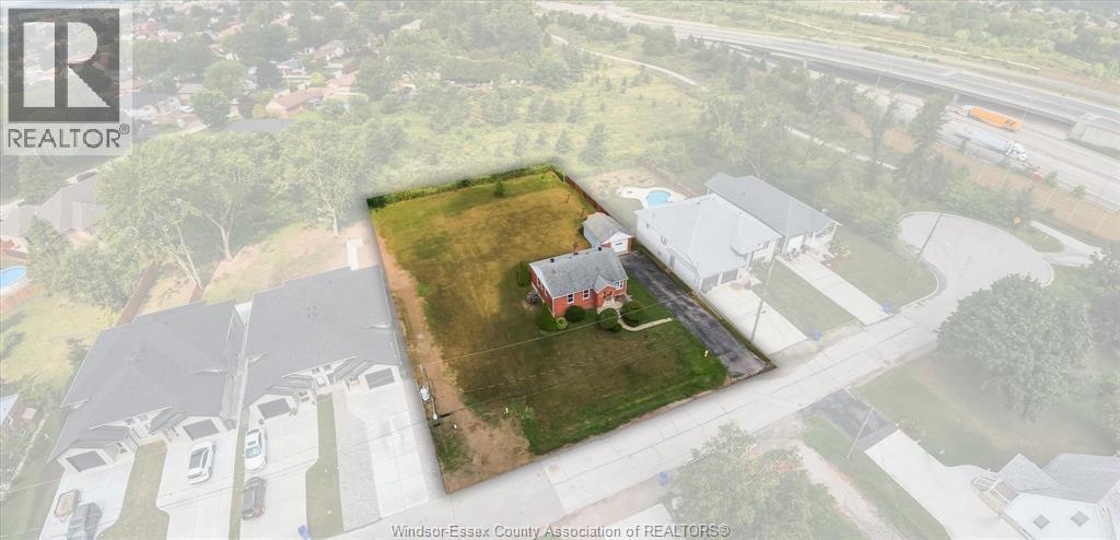 1226 SURREY DRIVE - 31