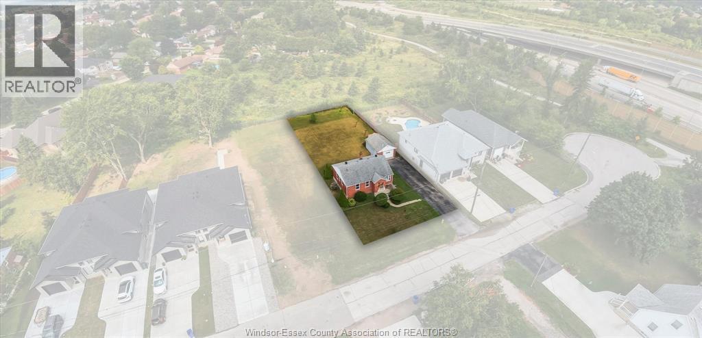 1226 SURREY DRIVE - 40