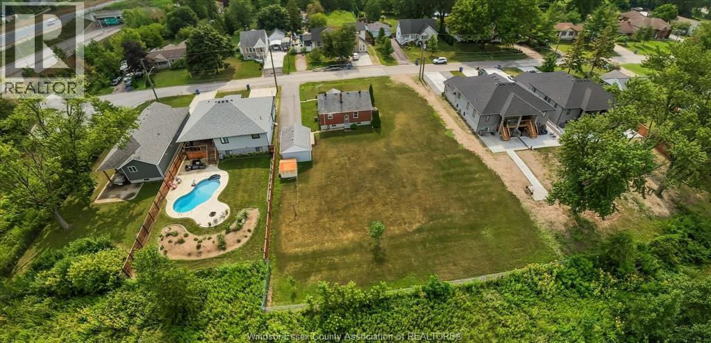 1226 SURREY DRIVE - 32